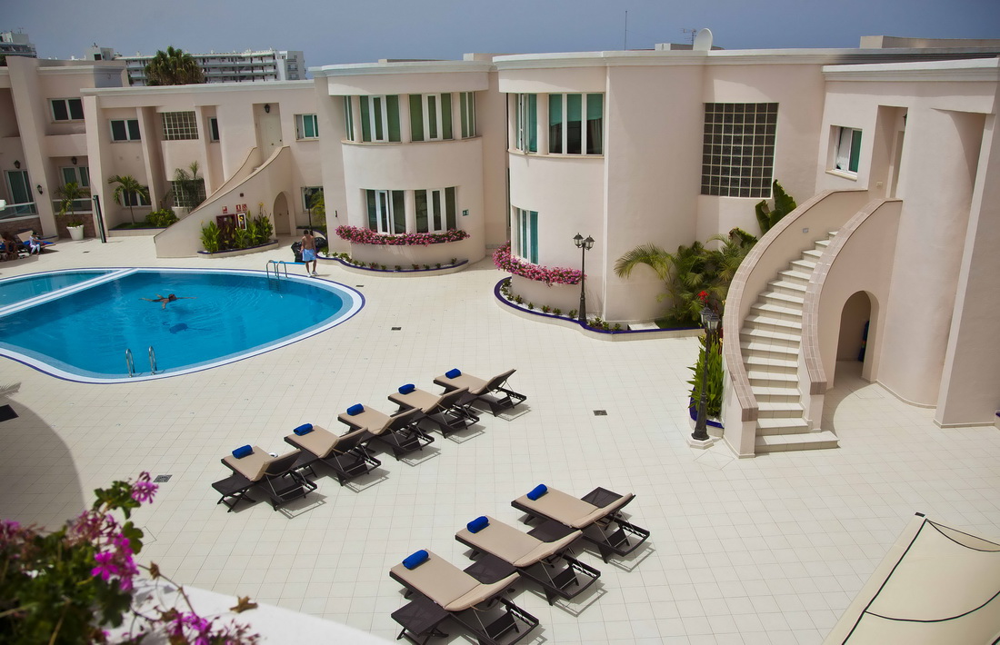 Flamingo Suites is a charming hotel in the south of Tenerife, consisting of...